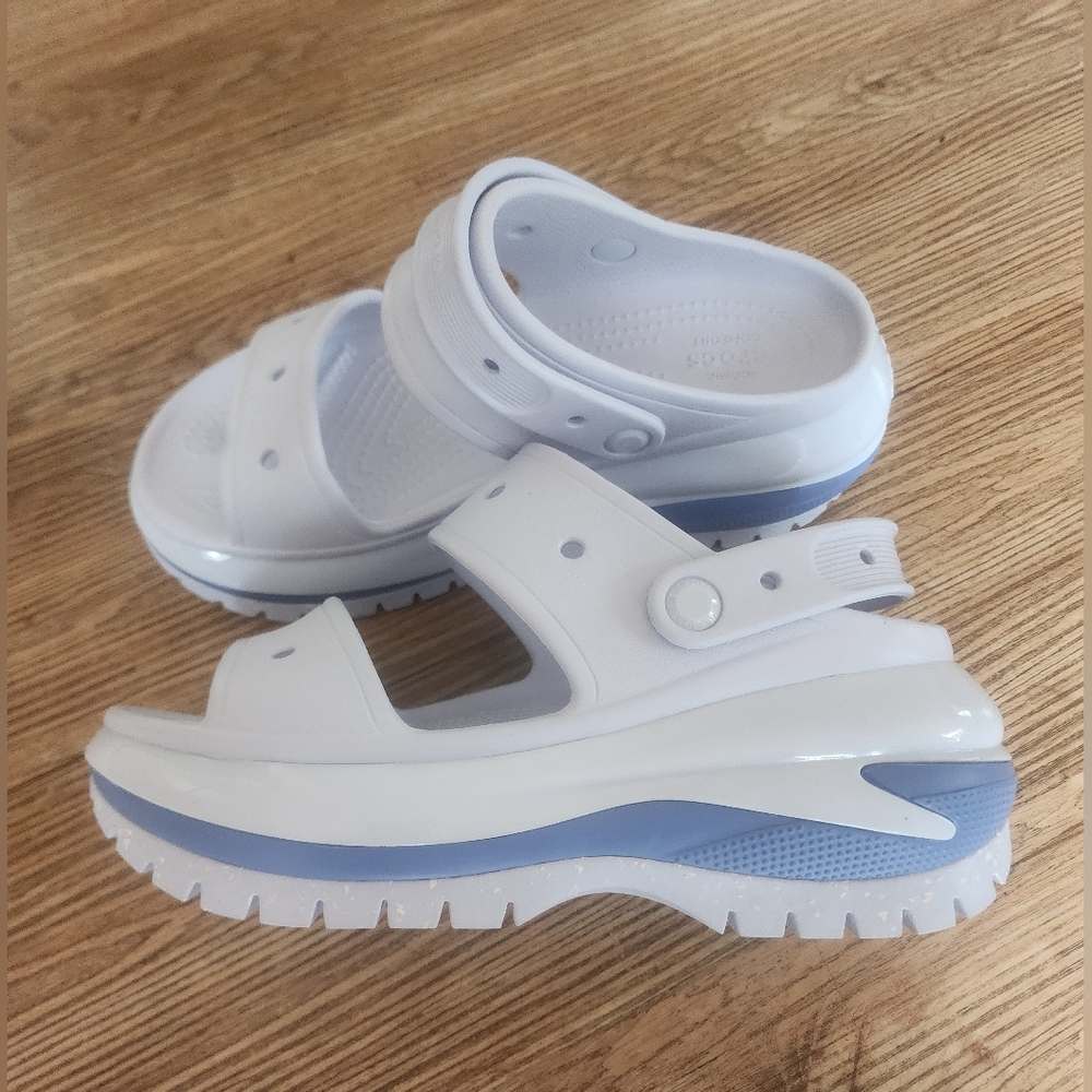 Sizs 10 Crocs Classic Mega Chunky Platform Sandal in Light Lavender and Blue - Picture 8 of 8